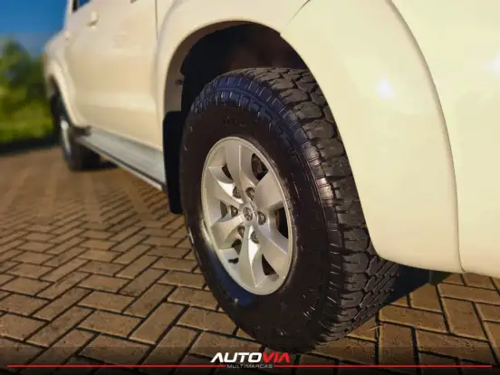 TOYOTA-HILUX-3.0 SRV 4X4 CD 16V TURBO INTERCOOLER DIESEL 4P AUTOMÁTICO TOYOTA-HILUX-2014