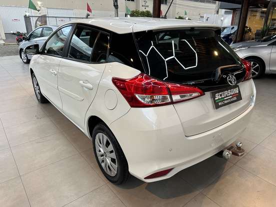 TOYOTA-YARIS-2019