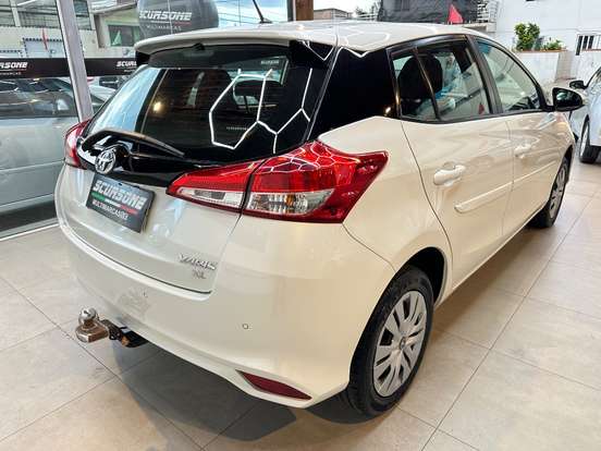TOYOTA-YARIS-2019