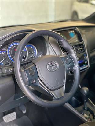 TOYOTA-YARIS-2025