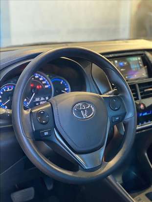 TOYOTA-YARIS-2025