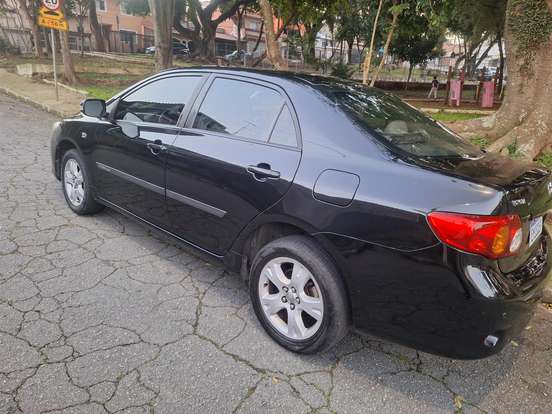 TOYOTA-COROLLA-2010