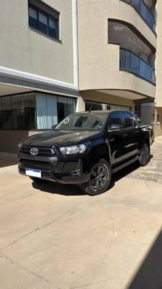 TOYOTA HILUX 2.8 D-4D TURBO DIESEL CD SR 4X4 AUTOMÁTICO