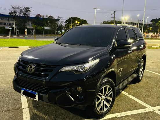 TOYOTA-HILUX SW4-2.8 SRX 4X4 7 LUGARES 16V TURBO INTERCOOLER DIESEL 4P AUTOMÁTICO TOYOTA-HILUX SW4-2016