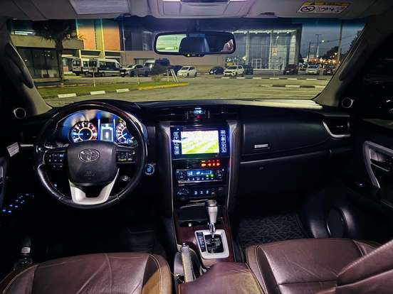 TOYOTA-HILUX SW4-2016