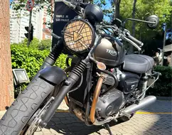 TRIUMPH STREET TWIN TRIUMPH STREET TWIN