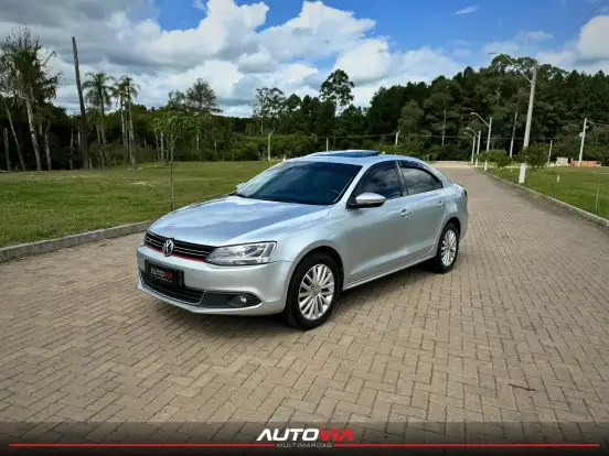 VOLKSWAGEN-JETTA-2011