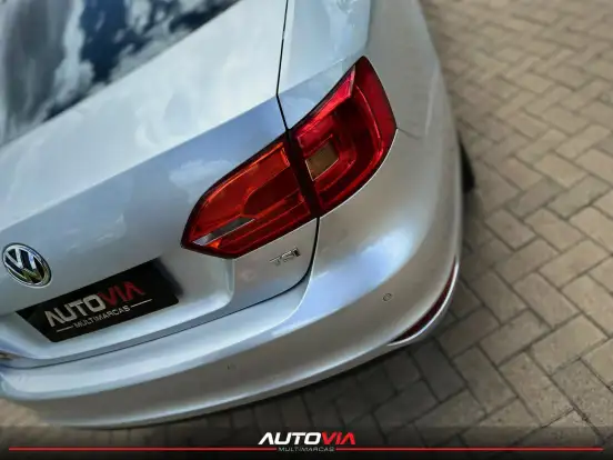 VOLKSWAGEN-JETTA-2.0 TSI HIGHLINE 200CV GASOLINA 4P TIPTRONIC VOLKSWAGEN-JETTA-2011