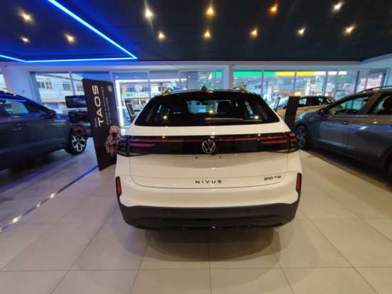 VOLKSWAGEN-NIVUS-1.0 200 TSI TOTAL FLEX HIGHLINE AUTOMÁTICO VOLKSWAGEN-NIVUS-2026