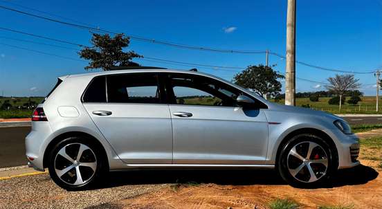 VOLKSWAGEN-GOLF-2014