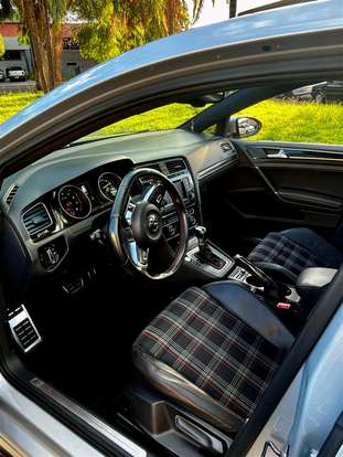 VOLKSWAGEN-GOLF-2014