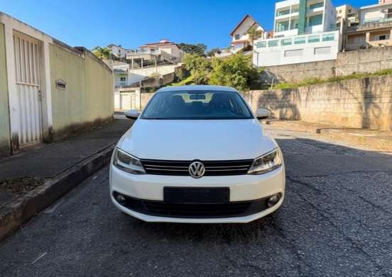 VOLKSWAGEN-JETTA-2011