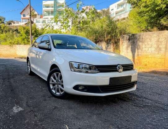 VOLKSWAGEN-JETTA-2011