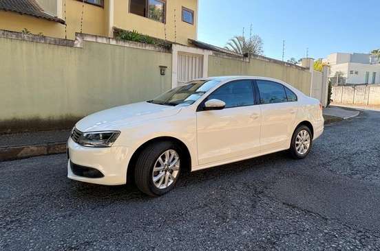 VOLKSWAGEN-JETTA-2011