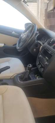 VOLKSWAGEN-JETTA-2011