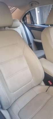 VOLKSWAGEN-JETTA-2011