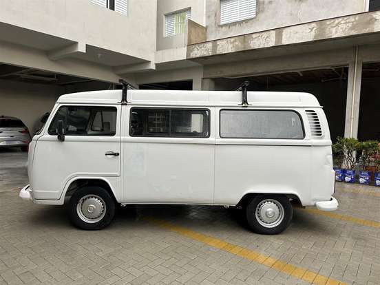 VOLKSWAGEN-KOMBI-1.6 MI STD LOTAÇÃO 8V GASOLINA 3P MANUAL VOLKSWAGEN-KOMBI-2005
