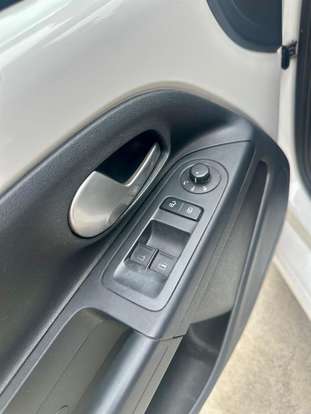 VOLKSWAGEN-UP-2015