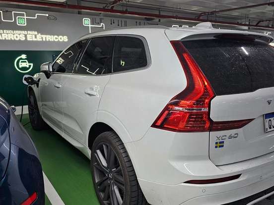 VOLVO-XC60-2.0 T8 HYBRID R-DESIGN AWD GEARTRONIC VOLVO-XC60-2019