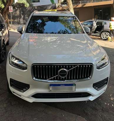 VOLVO-XC90-2020