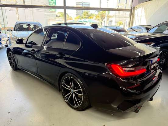 BMW-320i-2021