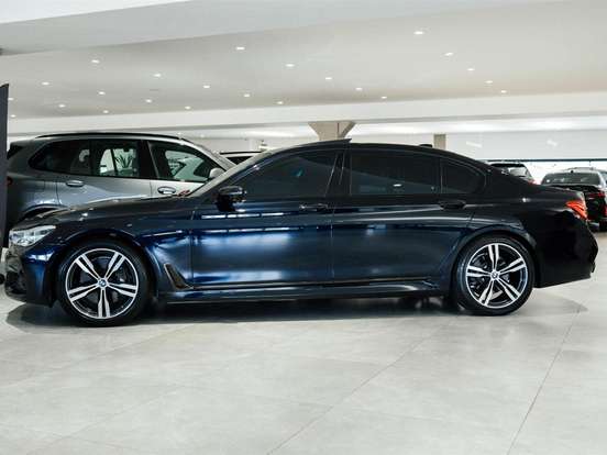BMW-750i-2016