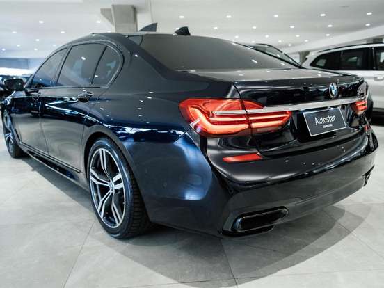 BMW-750i-2016