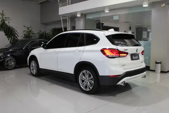 BMW-X1-2021