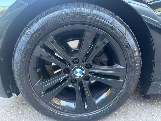 BMW-320i-2012