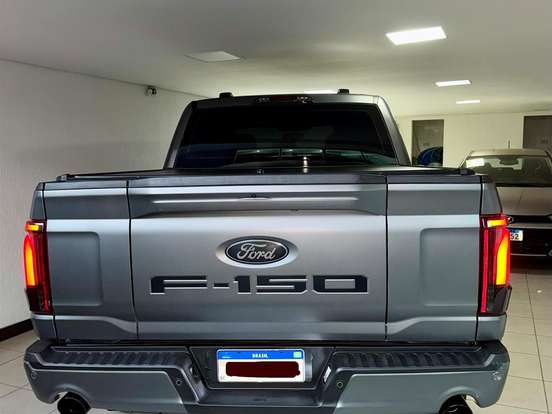 FORD-F-150-5.0 V8 GASOLINA CD LARIAT BLACK FX4 AUTOMÁTICO FORD-F-150-2024