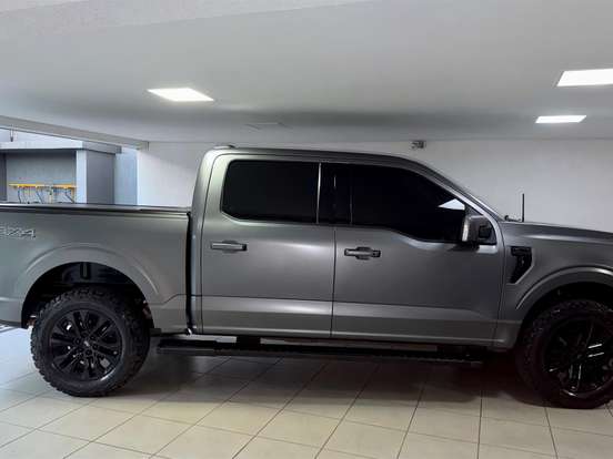 FORD-F-150-5.0 V8 GASOLINA CD LARIAT BLACK FX4 AUTOMÁTICO FORD-F-150-2024