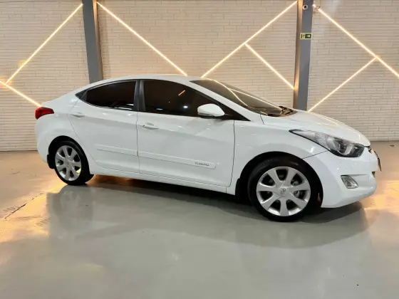 HYUNDAI ELANTRA 1.8 GLS 16V GASOLINA 4P AUTOMÁTICO