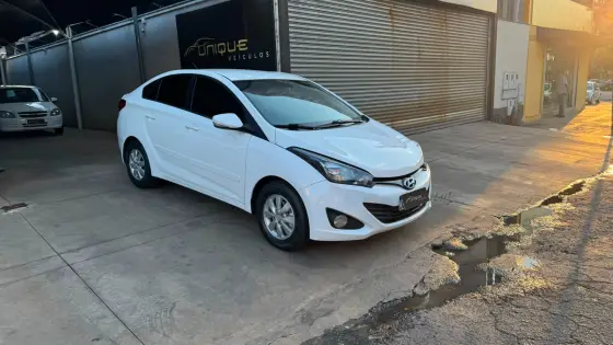 HYUNDAI HB20S 1.6 PREMIUM 16V FLEX 4P AUTOMÁTICO