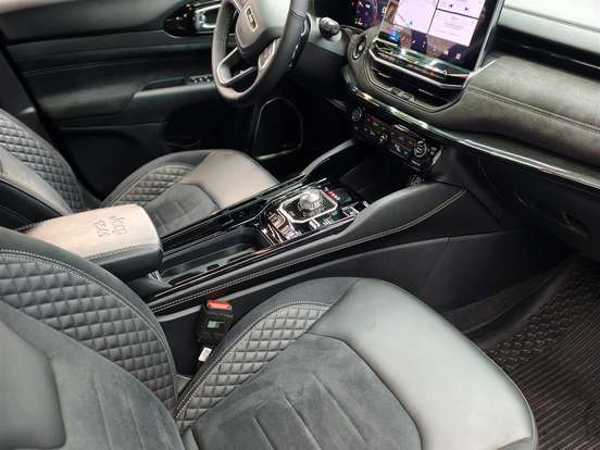 JEEP-COMMANDER-2.0 HURRICANE 4 TURBO GASOLINA BLACKHAWK AT9 JEEP-COMMANDER-2025