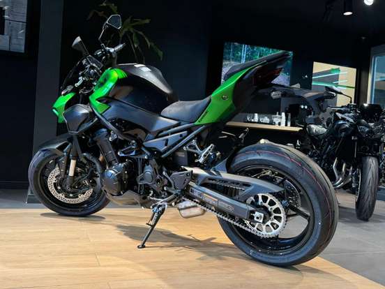 KAWASAKI-Z900-2026