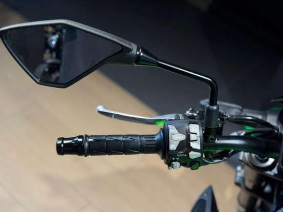 KAWASAKI-Z900-2026