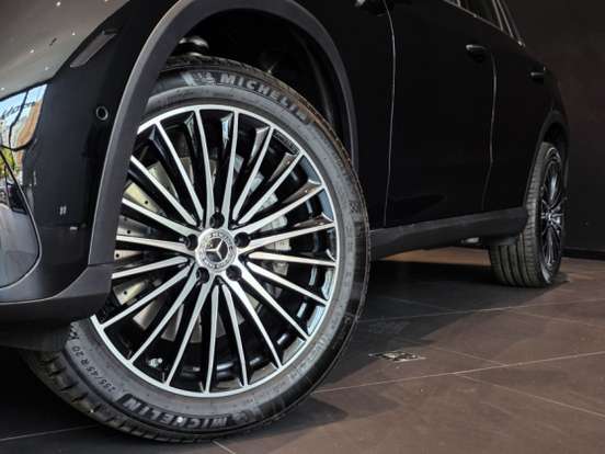 MERCEDES-BENZ-GLC 300-2025