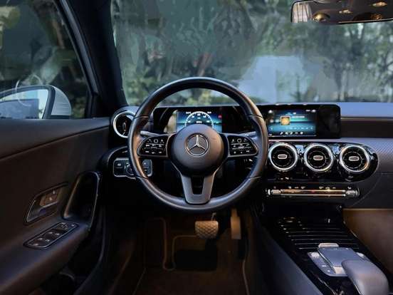 MERCEDES-BENZ-A 200-2019