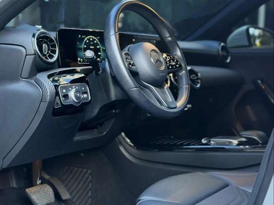 MERCEDES-BENZ-A 200-2019