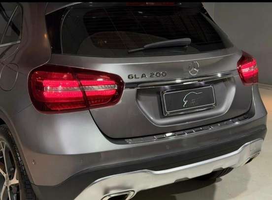 MERCEDES-BENZ-GLA 200-2019