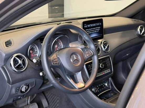 MERCEDES-BENZ-GLA 200-2019