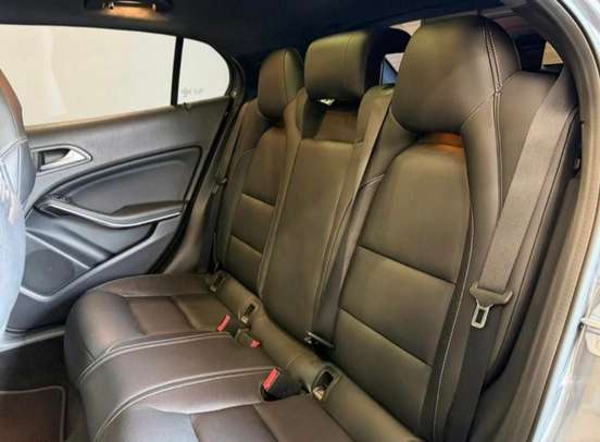 MERCEDES-BENZ-GLA 200-2019