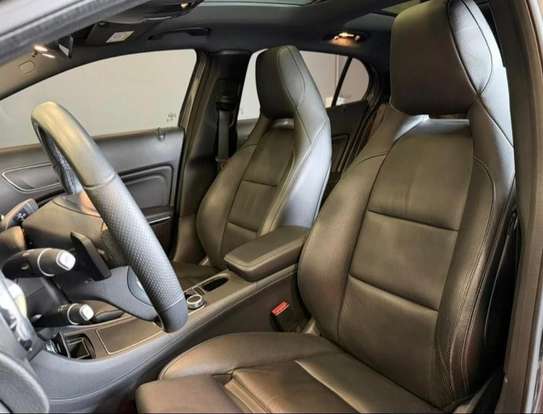 MERCEDES-BENZ-GLA 200-2019