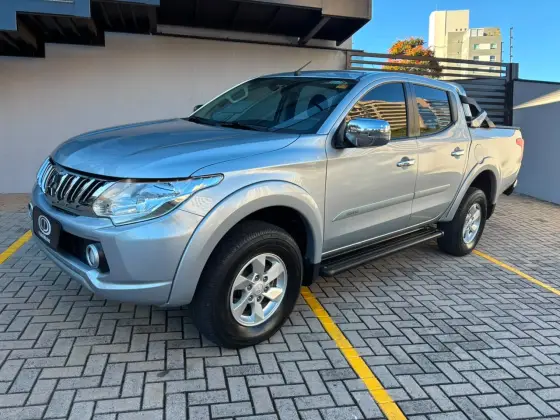 MITSUBISHI L200 TRITON 2.4 16V TURBO DIESEL SPORT HPE CD 4P 4X4 AUTOMÁTICO