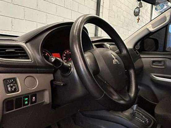 MITSUBISHI-L200 TRITON-2.4 16V TURBO DIESEL SPORT GLS CD 4P 4X4 AUTOMÁTICO MITSUBISHI-L200 TRITON-2019