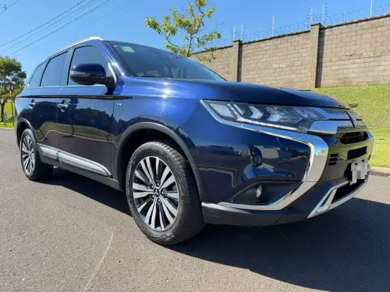 MITSUBISHI-OUTLANDER-2020