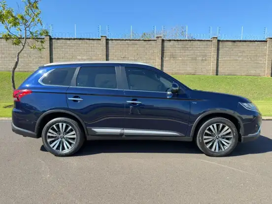 MITSUBISHI-OUTLANDER-3.0 MIVEC V6 GASOLINA HPE-S AWD AUTOMÁTICO MITSUBISHI-OUTLANDER-2020