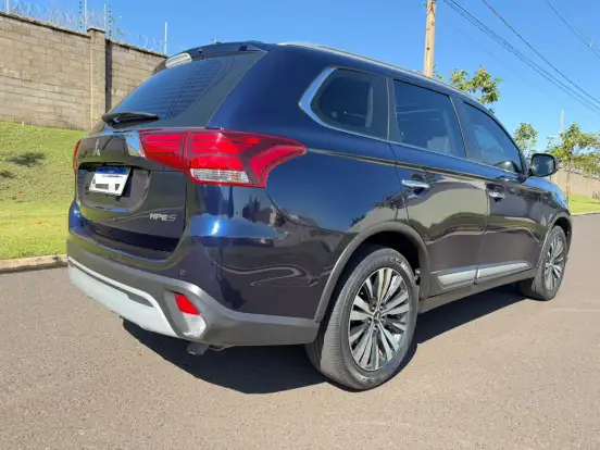 MITSUBISHI-OUTLANDER-2020