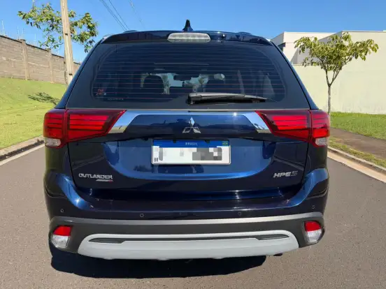 MITSUBISHI-OUTLANDER-2020