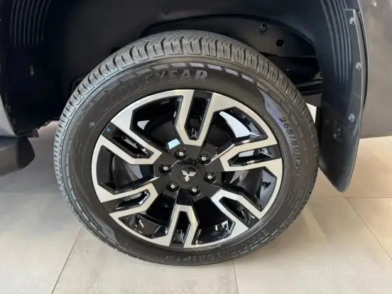 MITSUBISHI-TRITON-2026